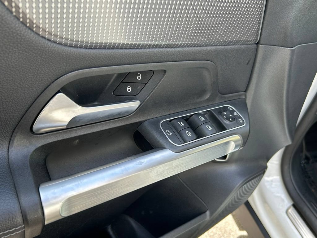 Used 2022 Mercedes-Benz GLB 250 w/ Premium Package Lite image 16
