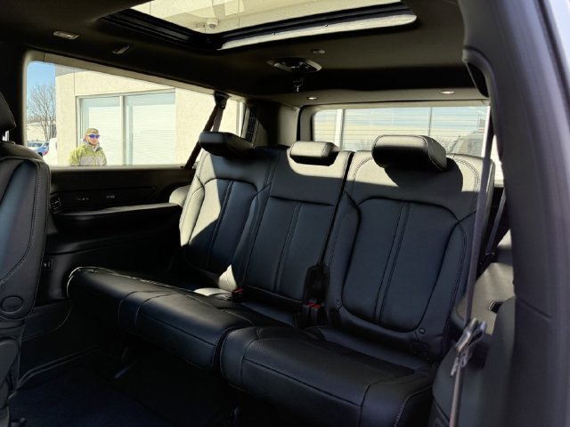 New 2026 Jeep Grand Wagoneer L Limited AWD/4WD image 16