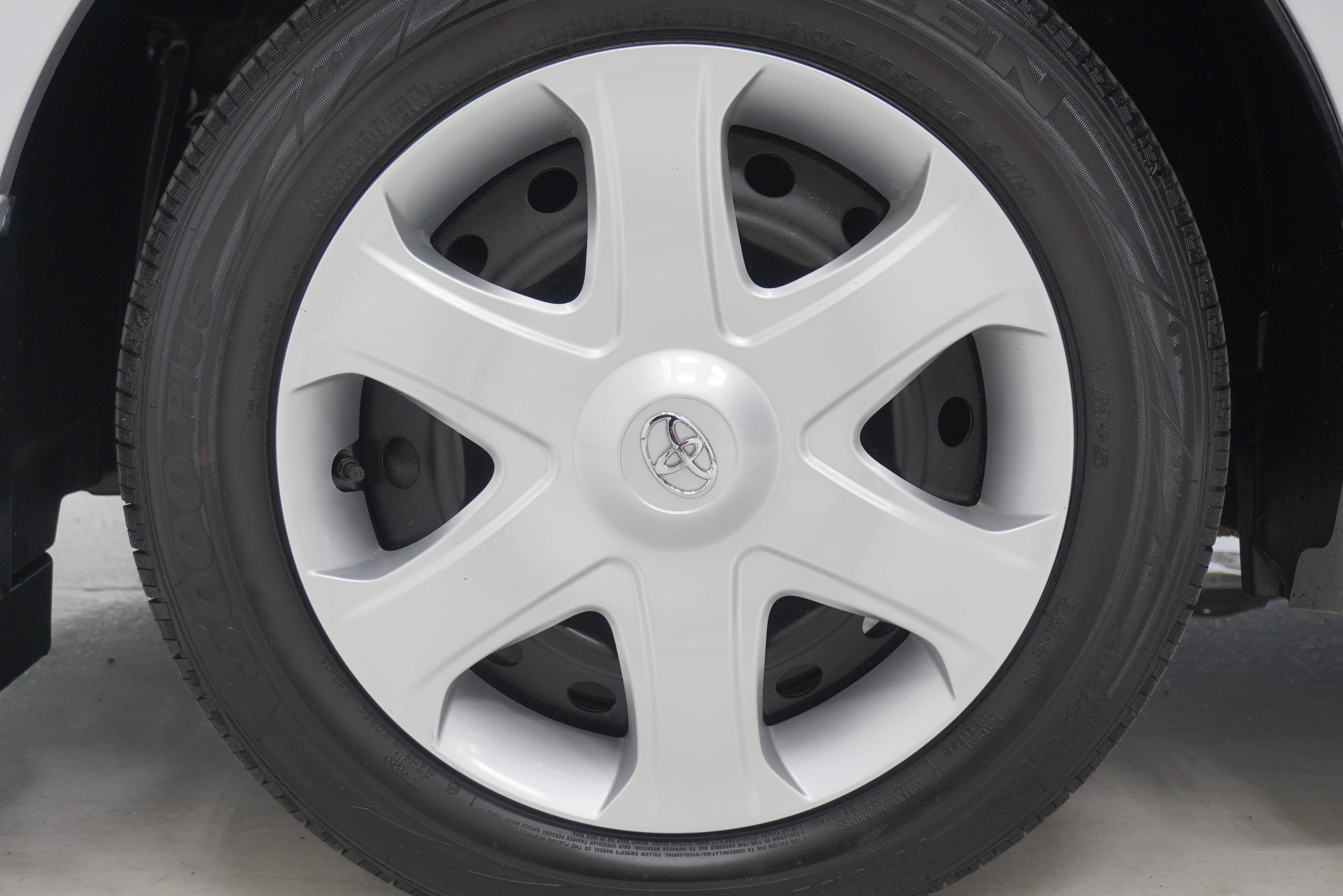 Used 2009 Toyota Matrix S FWD image 21