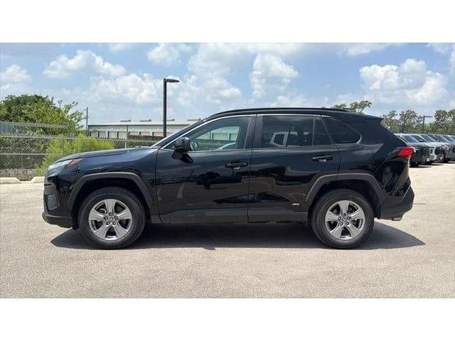 Certified 2025 Toyota RAV4 LE AWD/4WD image 10