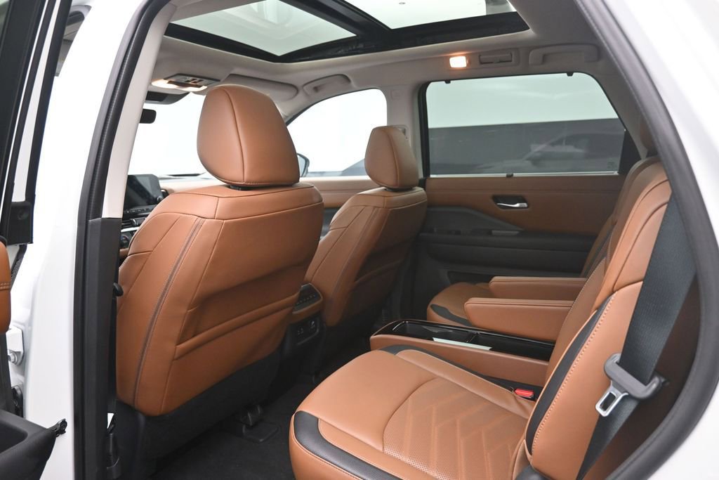 Used 2024 Nissan Pathfinder Platinum FWD image 25