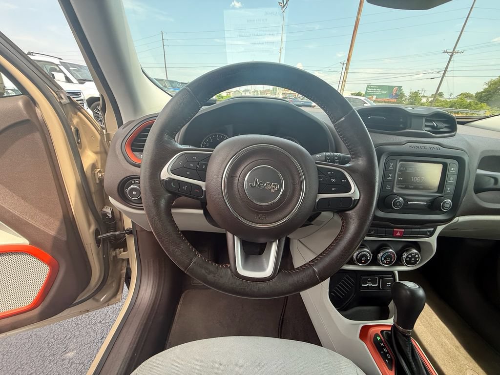 Used 2015 Jeep Renegade Latitude w/ Cold Weather Group FWD image 16