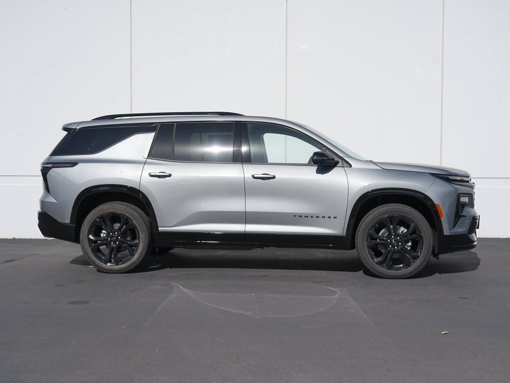 New 2027 Chevrolet Traverse RS w/ LPO, Floor Liner Package AWD/4WD image 2