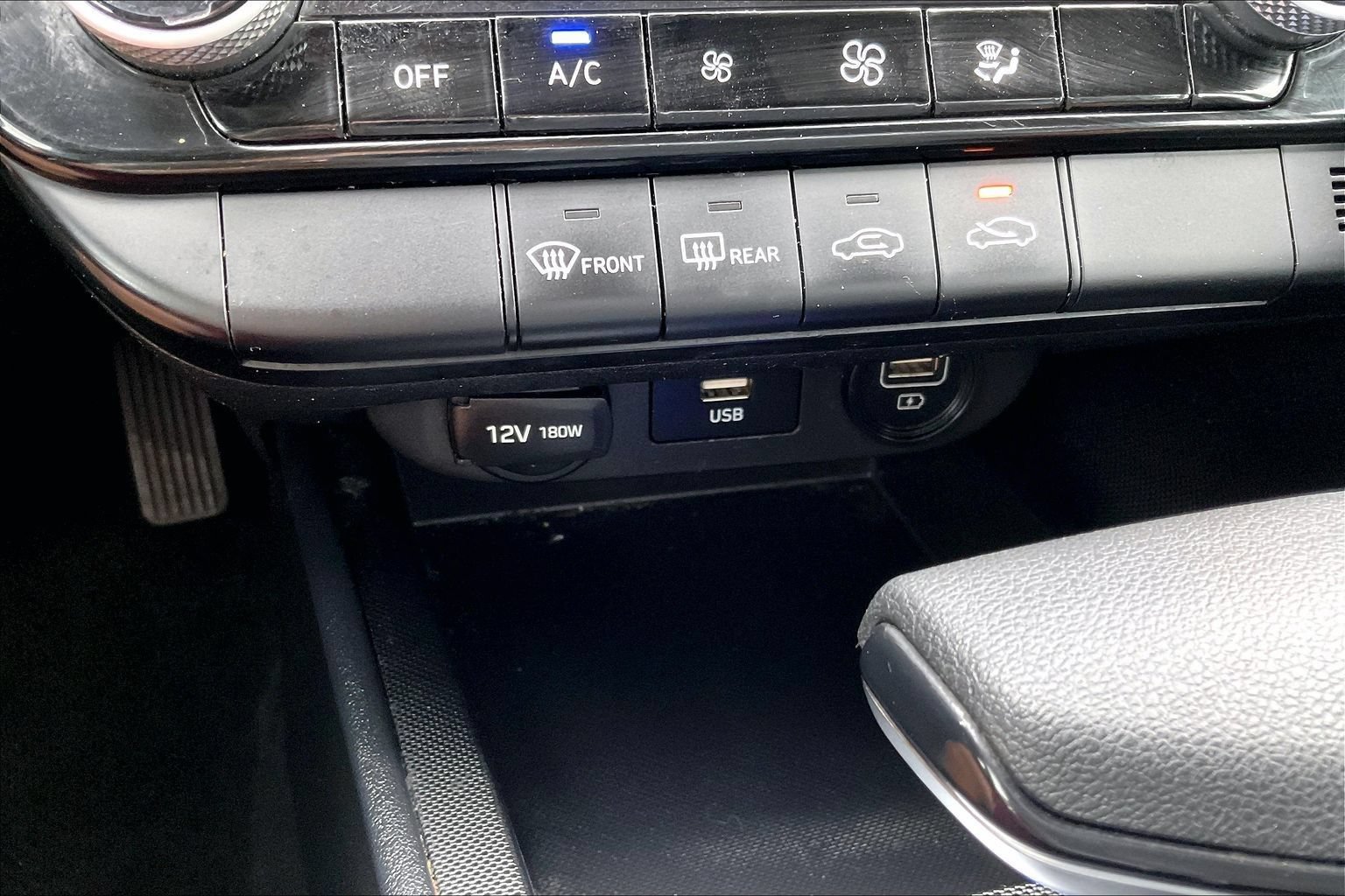 Used 2022 Hyundai Elantra SEL w/ Preferred Accessory Package FWD image 16