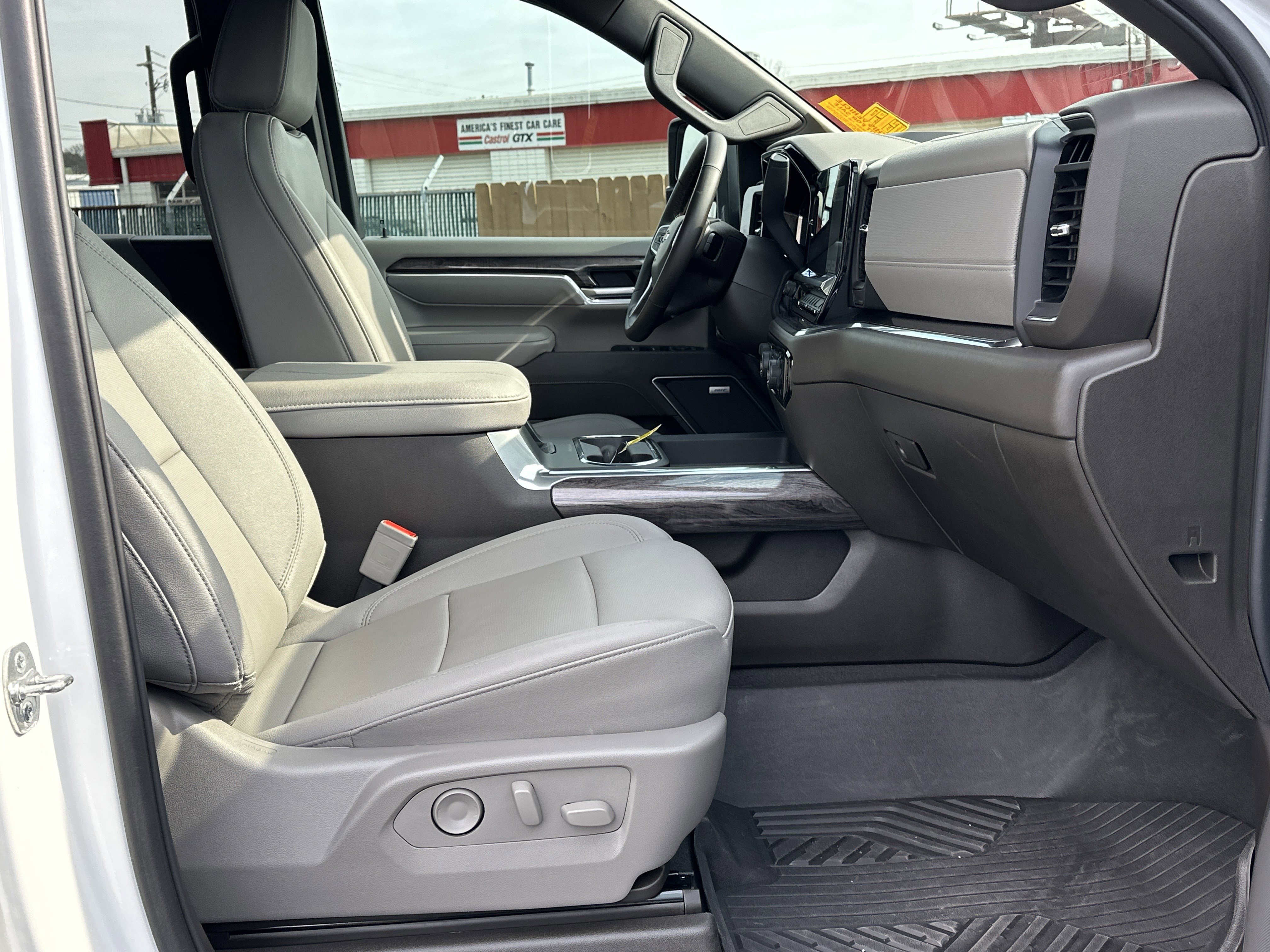 Used 2025 Chevrolet Silverado 2500 LTZ w/ LTZ Premium Package image 12