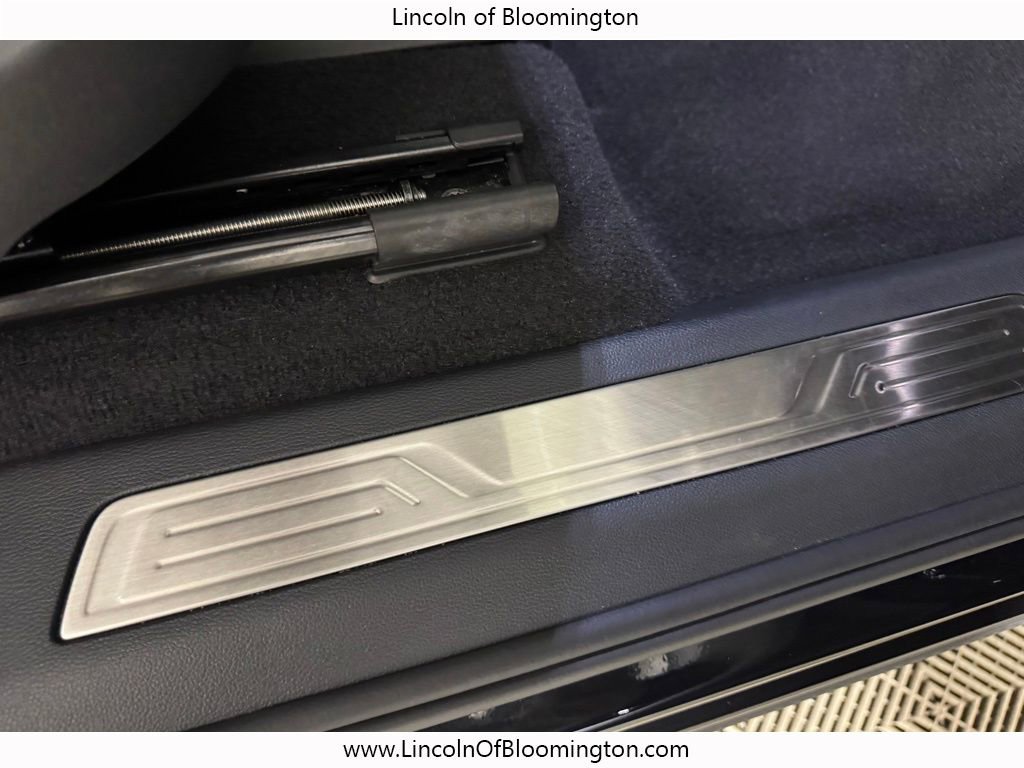 Used 2025 Volkswagen Atlas Cross Sport SEL Premium R-Line image 19