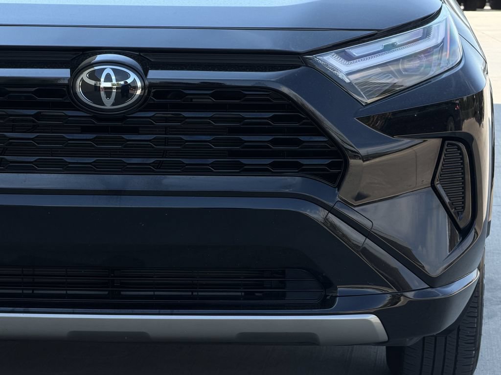 Used 2025 Toyota RAV4 SE AWD/4WD image 8