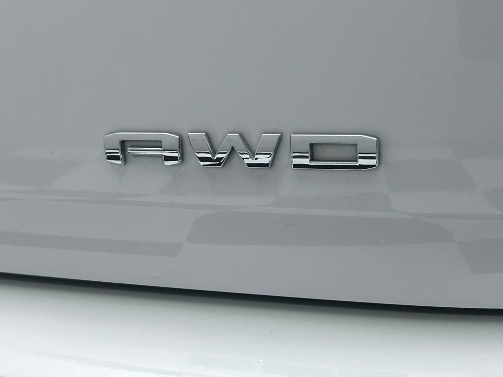 Used 2023 GMC Terrain SLT image 13