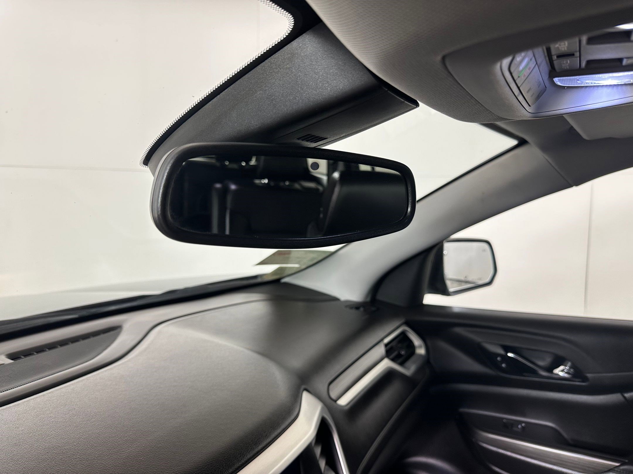 Used 2019 GMC Acadia SLT image 18