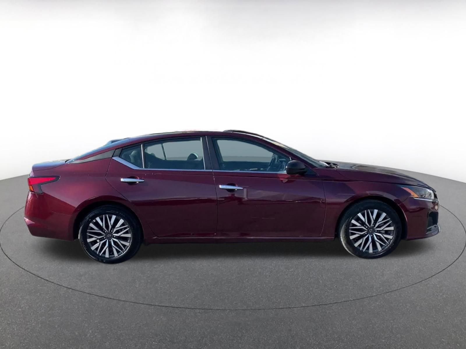 Used 2025 Nissan Altima 2.5 SV image 16