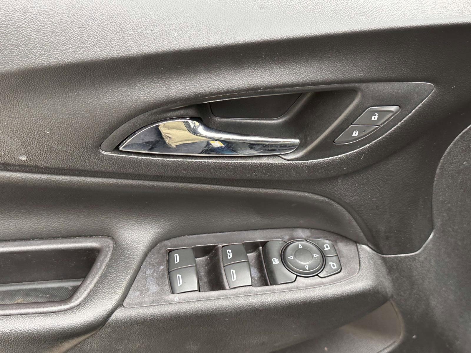 Used 2021 Chevrolet Equinox LT image 30