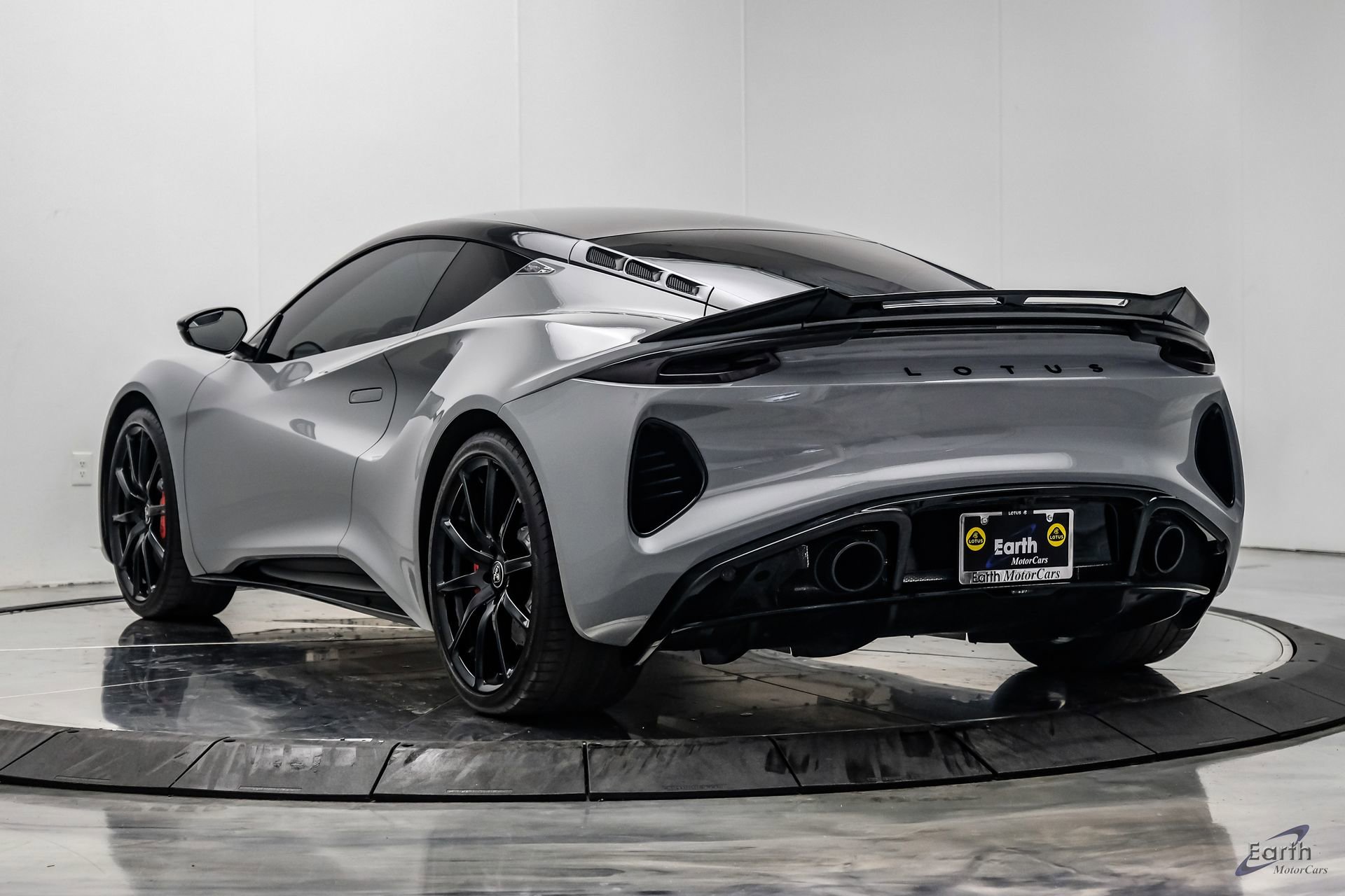 Used 2025 Lotus Emira RWD image 13