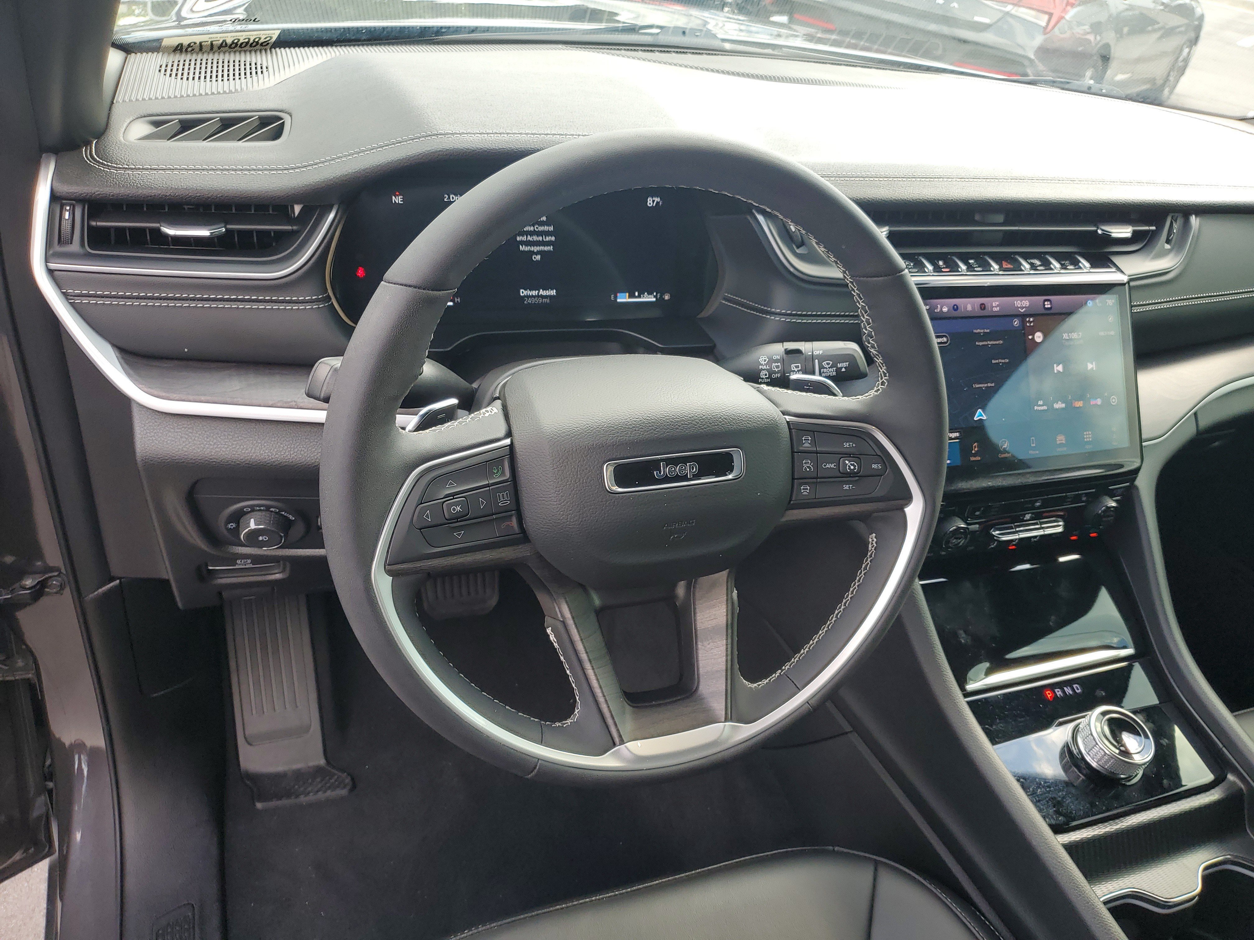 Used 2025 Jeep Grand Cherokee L Limited w/ Black Appearance Package RWD image 15