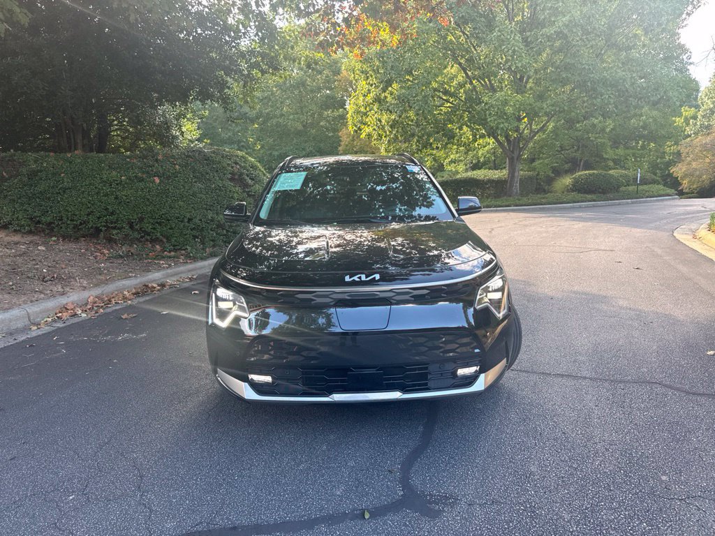 Used 2024 Kia Niro Wave w/ Wave Preserve Package FWD image 2
