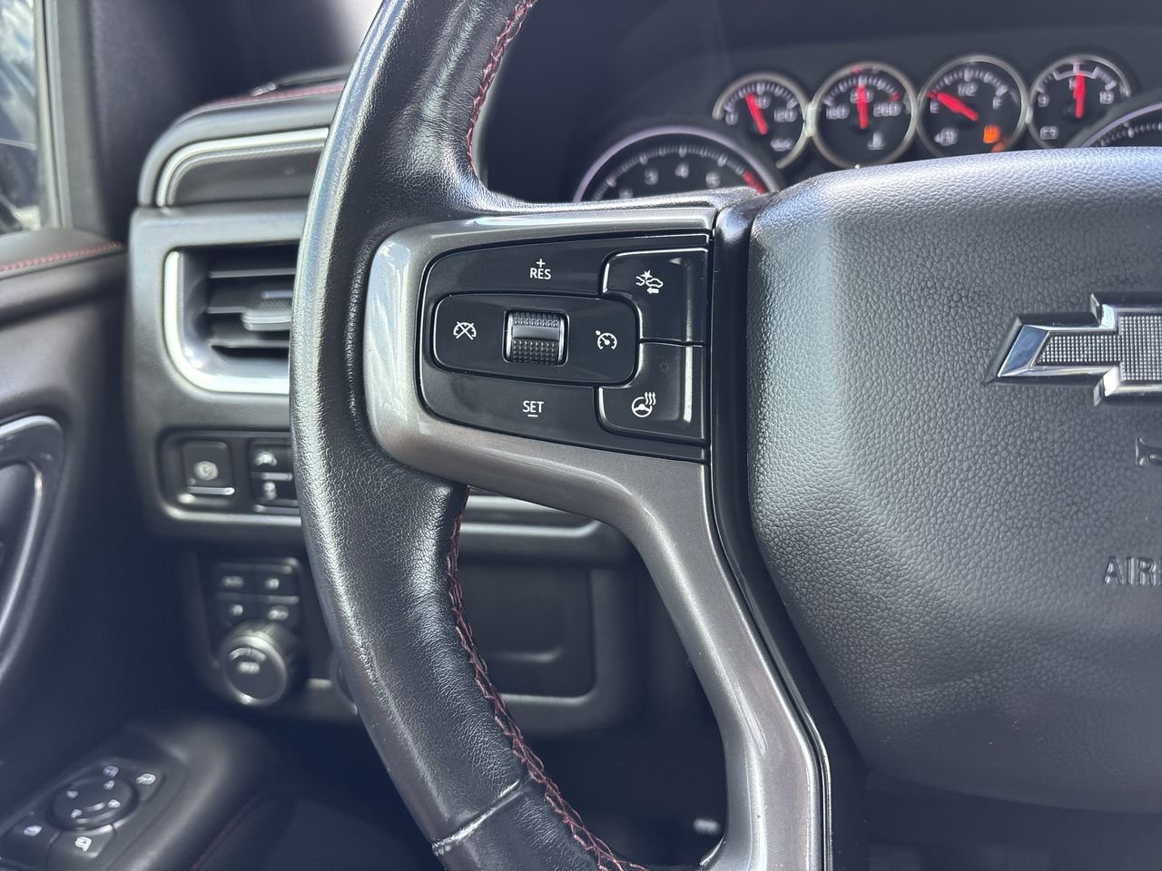 Used 2021 Chevrolet Suburban RST w/ Luxury Package AWD/4WD image 28