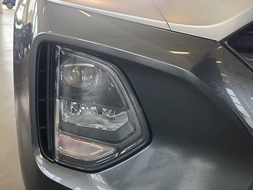 Used 2020 Hyundai Santa Fe SE image 12