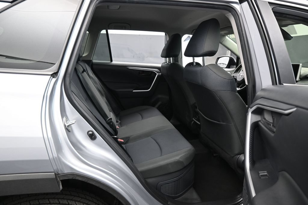 Used 2024 Toyota RAV4 LE AWD/4WD image 28
