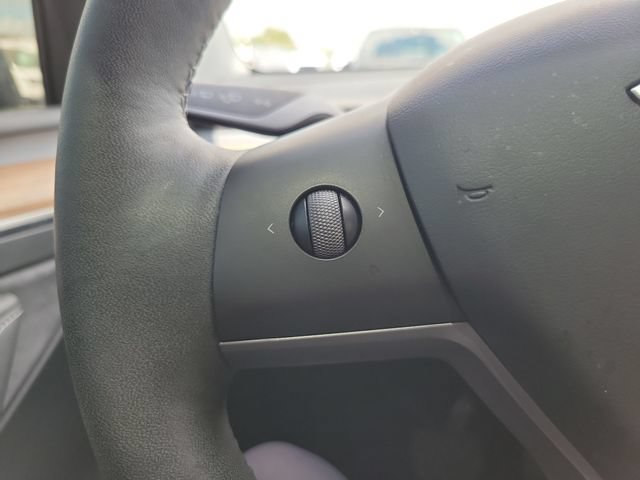 Used 2024 Tesla Model Y 2WD image 22