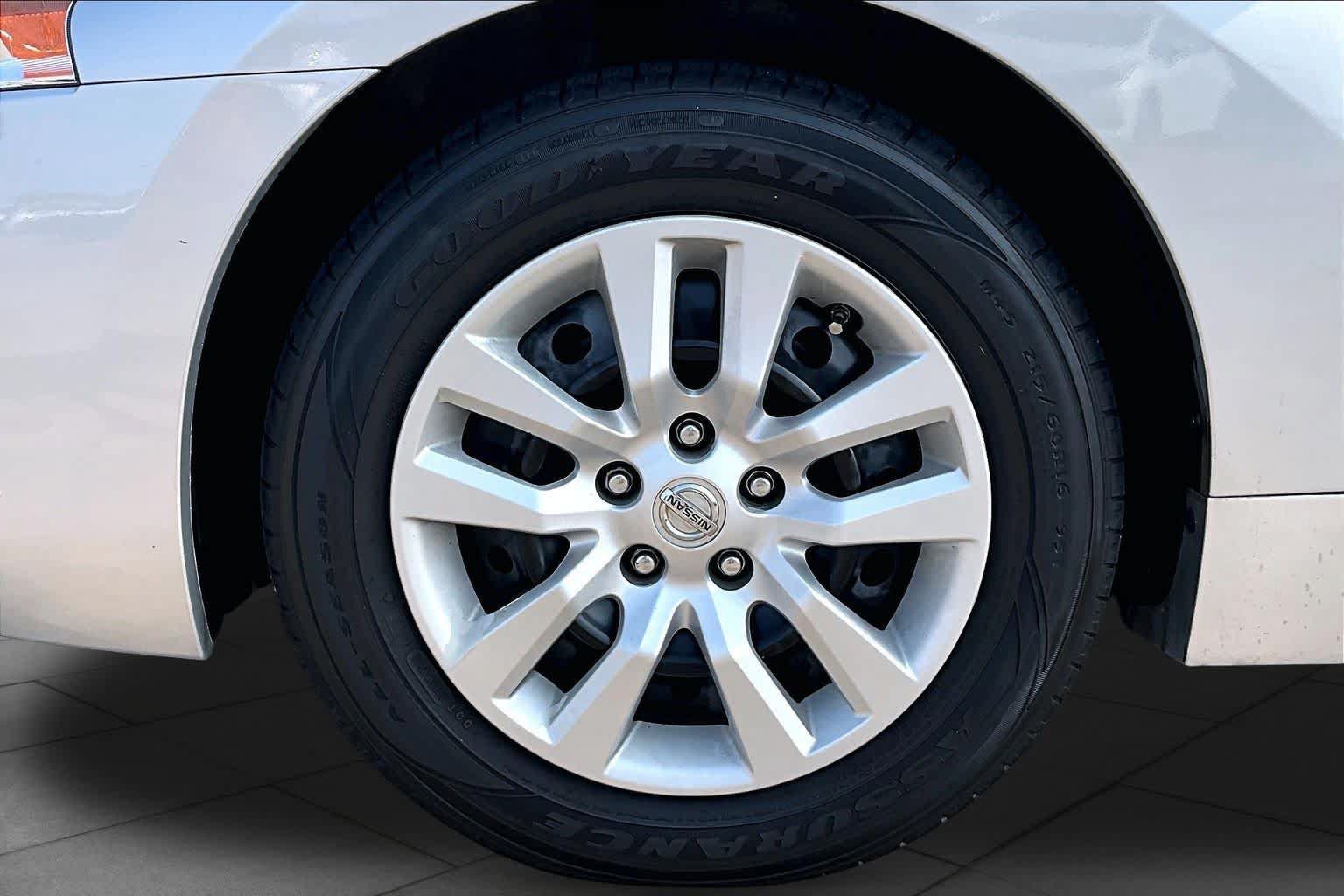 Used 2014 Nissan Altima 2.5 S FWD image 9