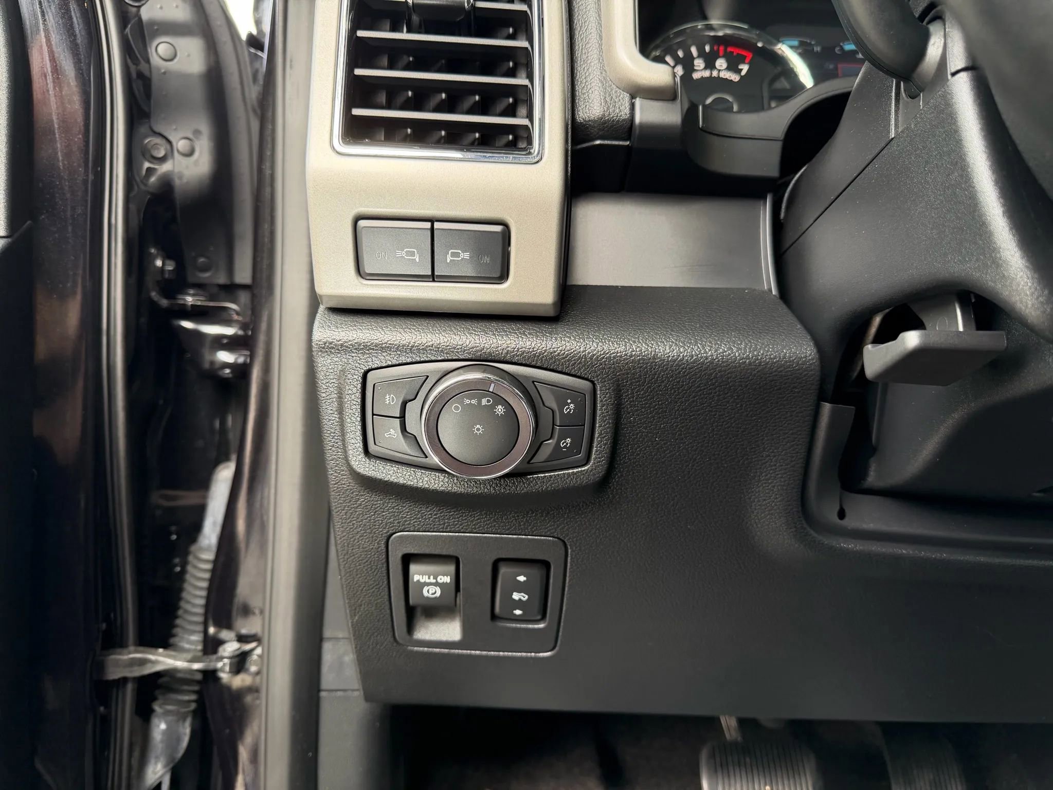 Used 2019 Ford F150 Lariat image 22