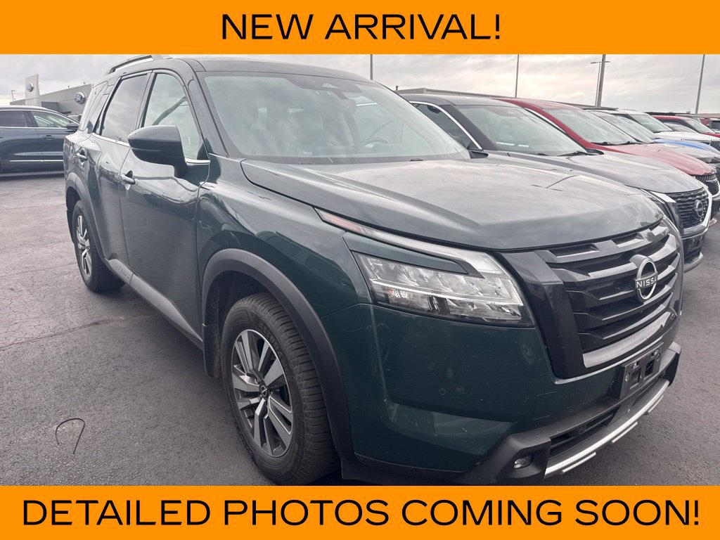 Used 2022 Nissan Pathfinder SL w/ SL Black Package AWD/4WD image 2