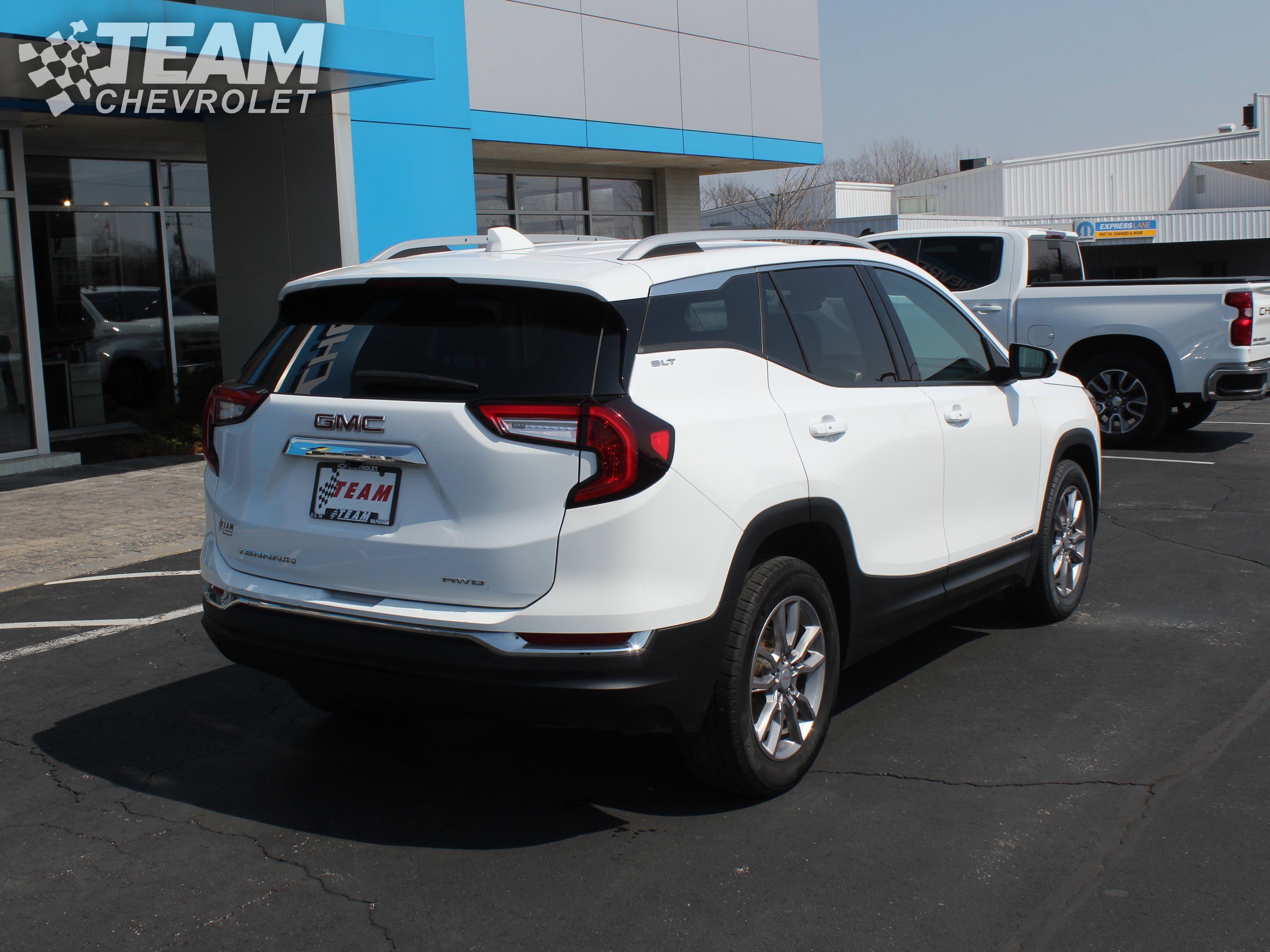 Used 2024 GMC Terrain SLT image 4