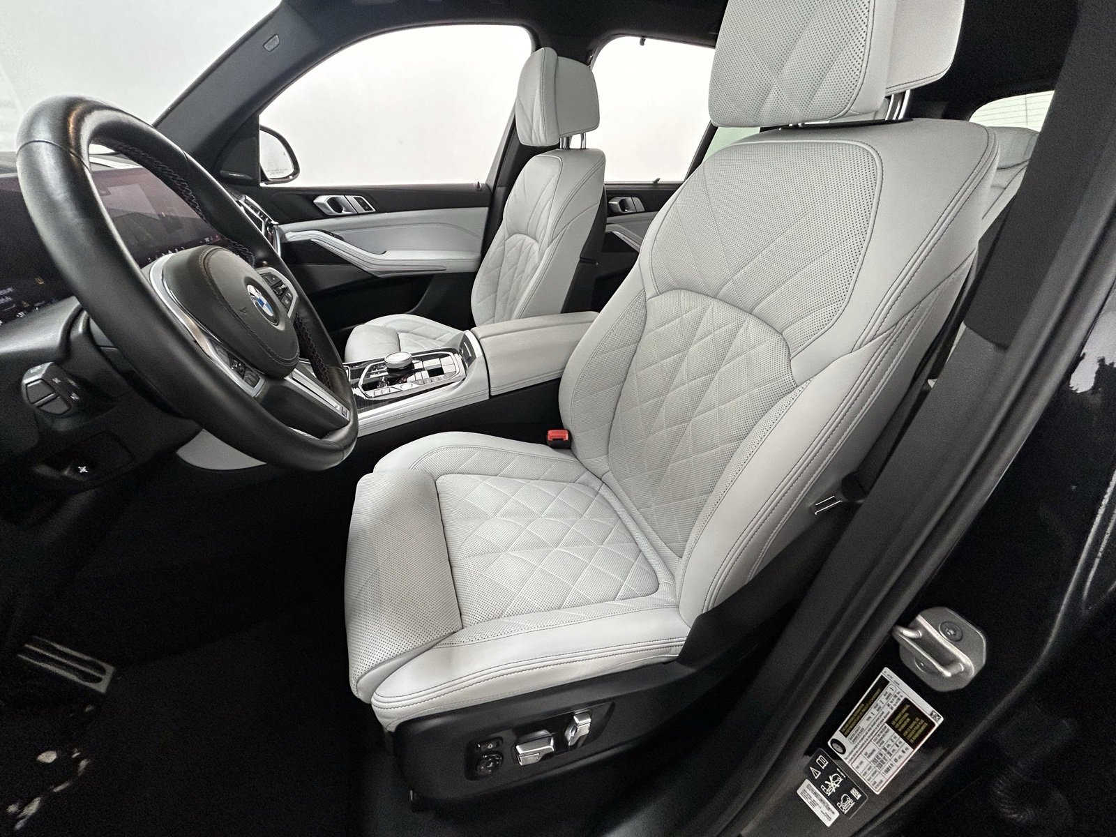 Used 2025 BMW X5 M60i image 30