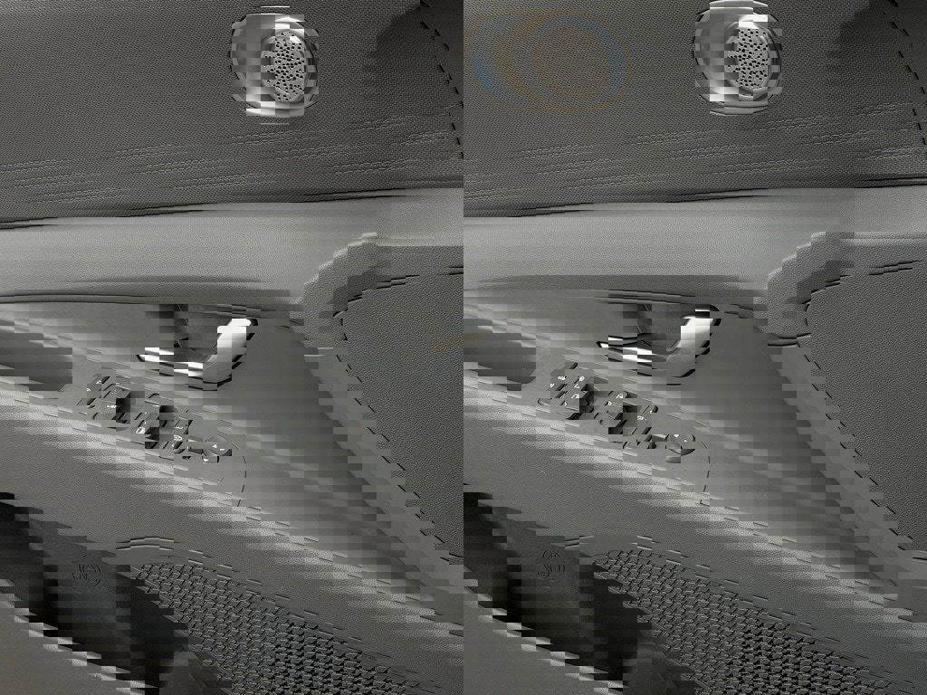 Certified 2025 Hyundai Elantra SE w/ Cargo Package image 23