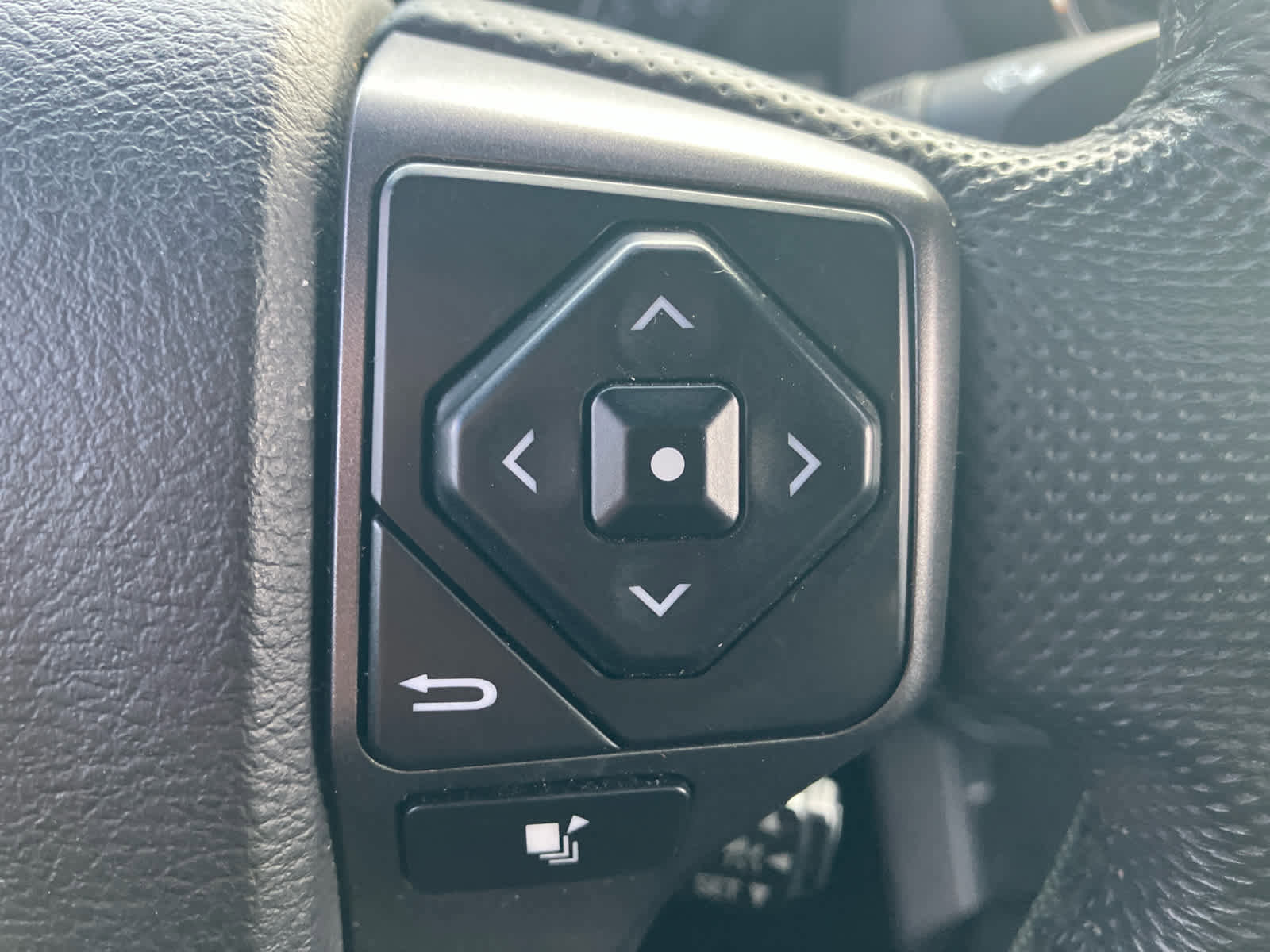 Used 2022 Toyota Tacoma TRD Off-Road AWD/4WD image 20