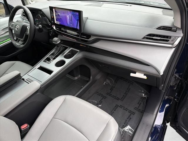 New 2026 Toyota Sienna XLE image 25