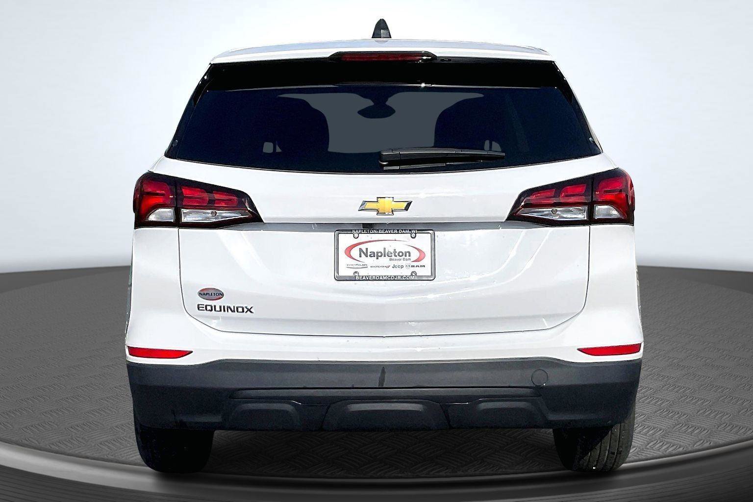 Used 2024 Chevrolet Equinox LS w/ LS Convenience Package FWD image 4