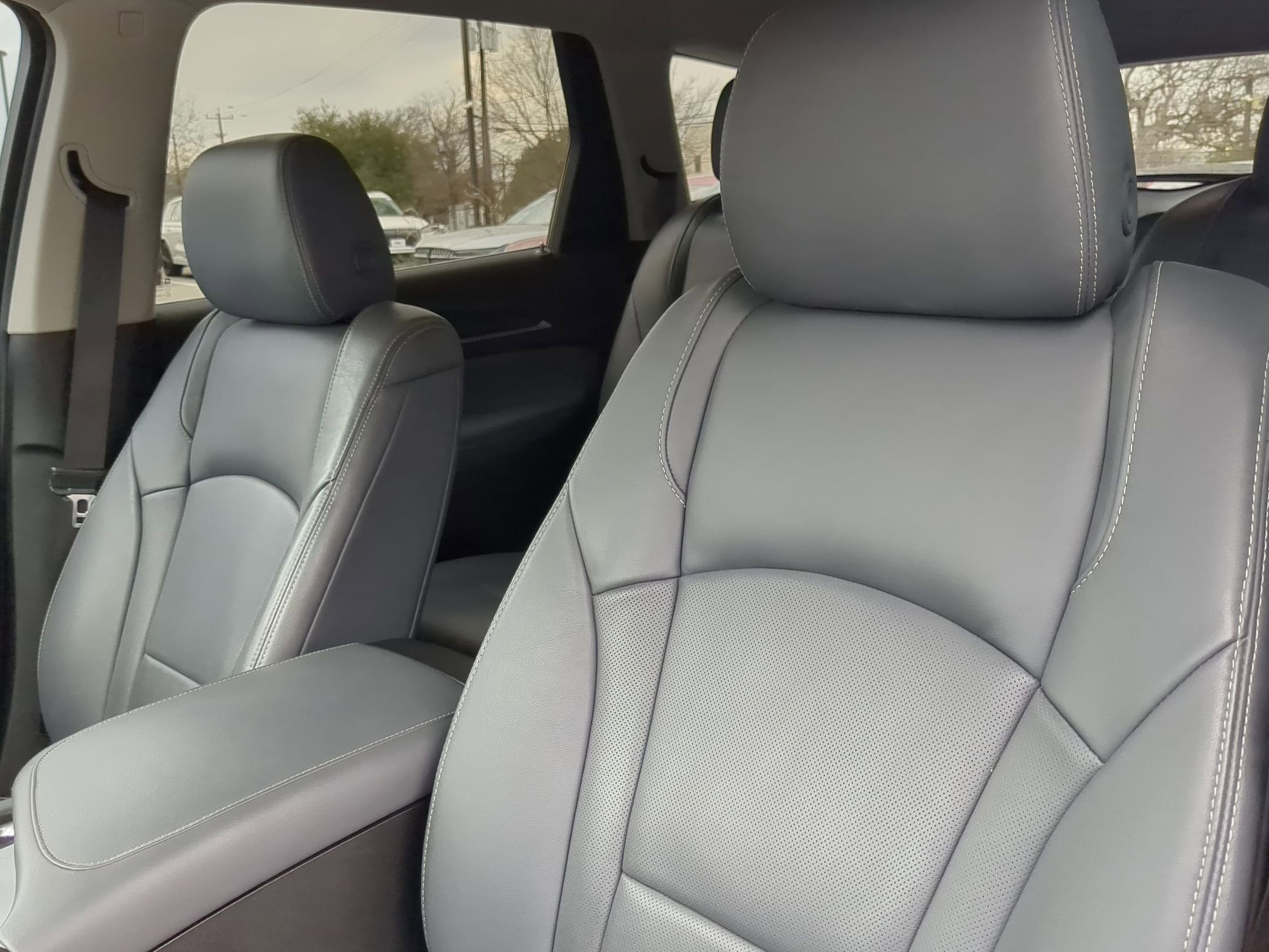 Used 2020 Buick Enclave Essence w/ Sound and Sites Package image 10