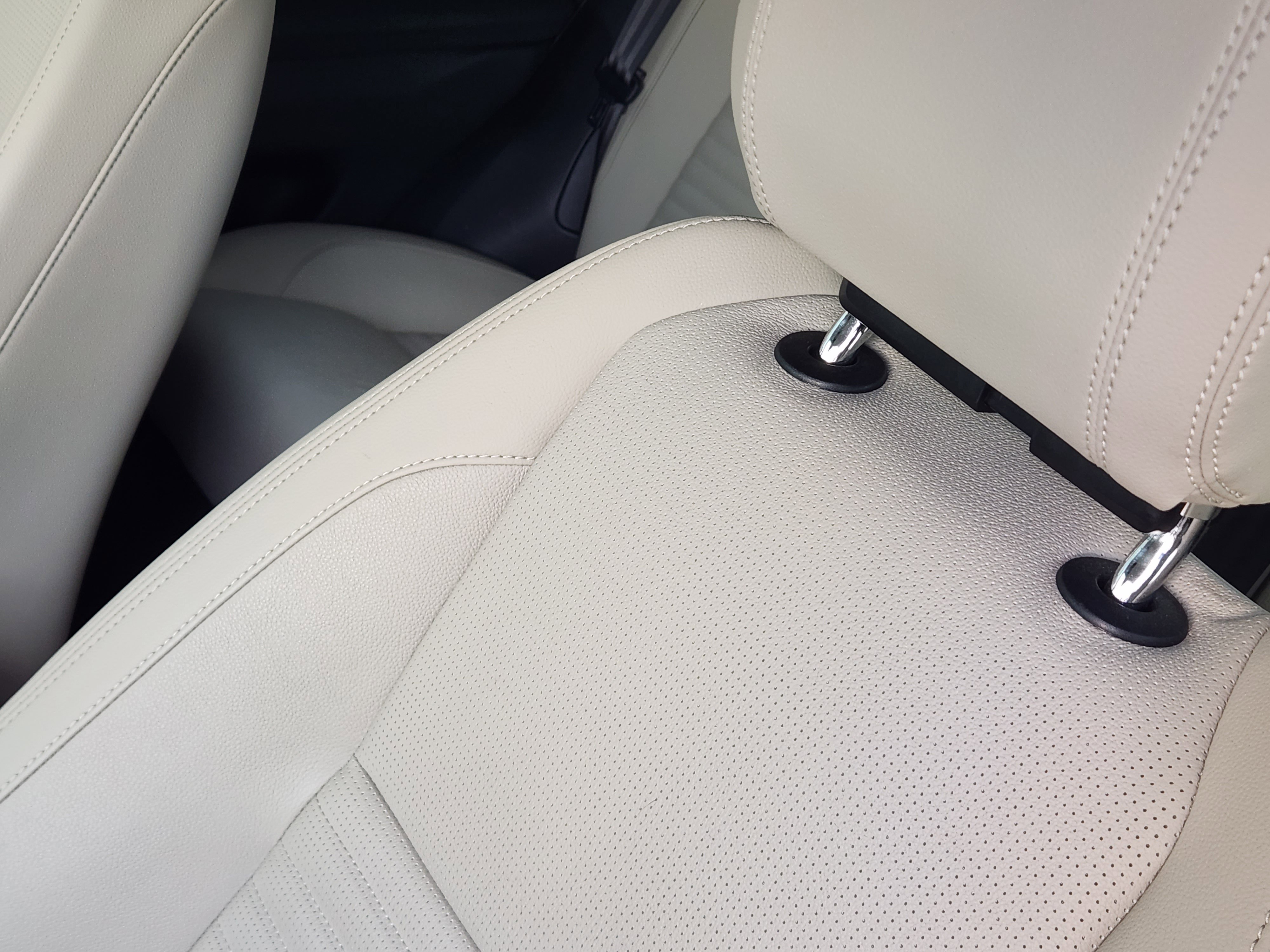 Certified 2024 Land Rover Discovery Sport S image 16