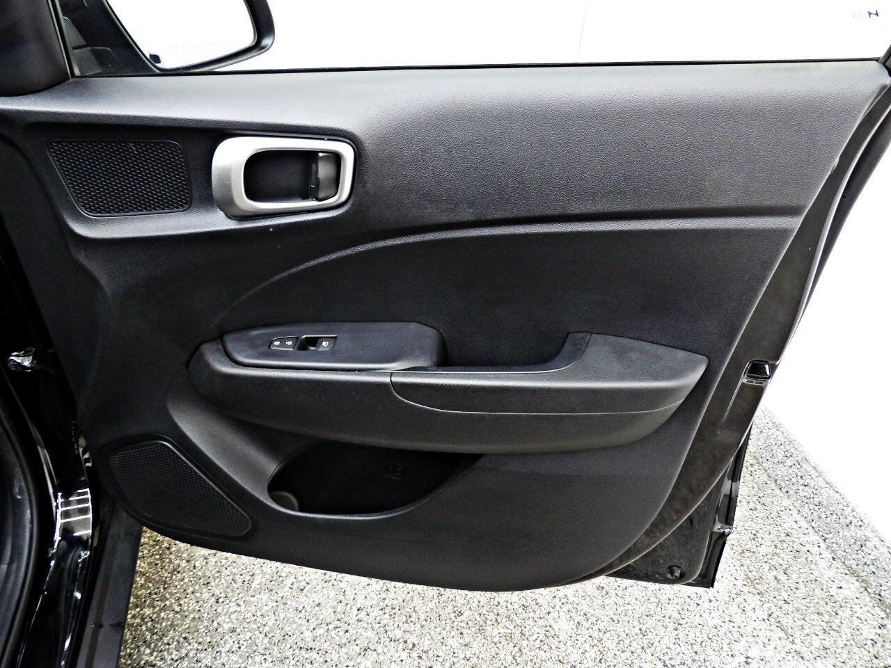 Used 2021 Hyundai Venue SE w/ Cargo Package image 11