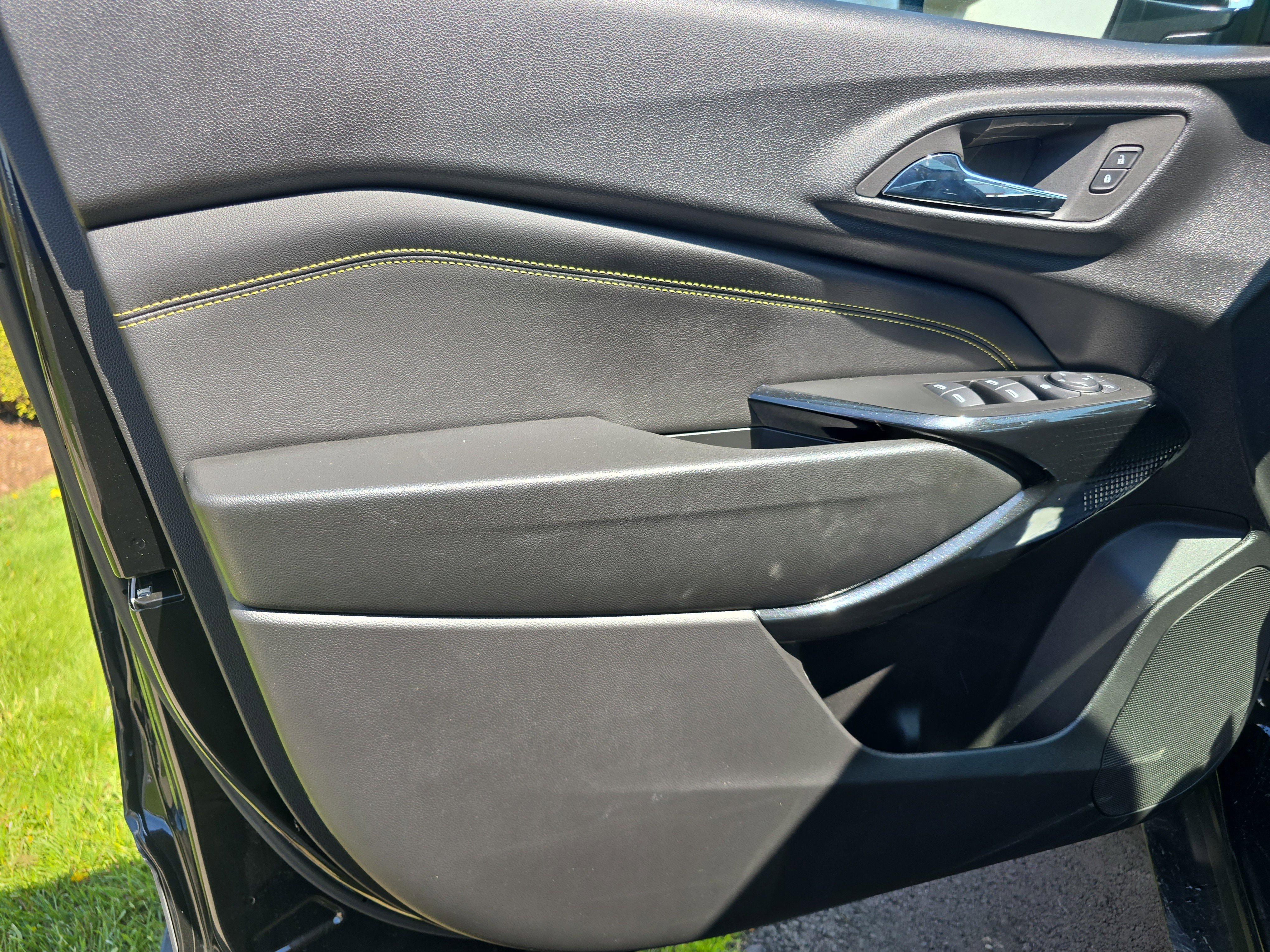 Used 2026 Chevrolet Trax LT w/ Sunroof Package FWD image 17