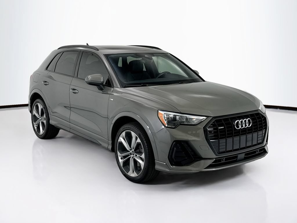 Used 2021 Audi Q3 2.0T Premium w/ Convenience Package AWD/4WD image 3