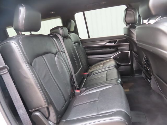 Used 2023 Jeep Wagoneer L Series II AWD/4WD image 30