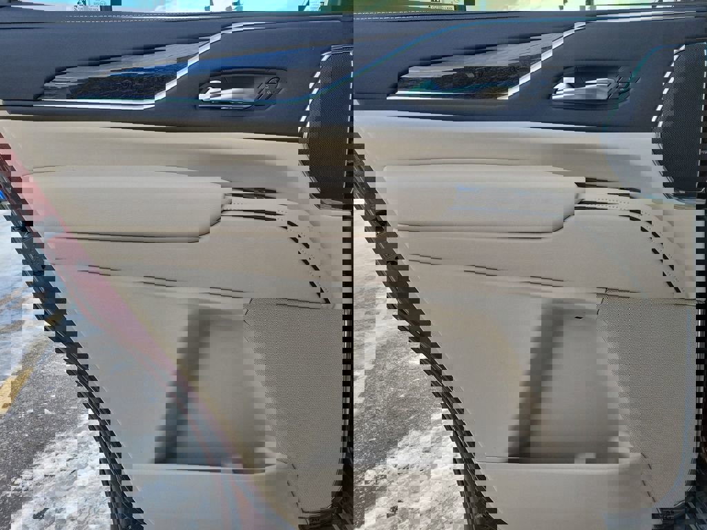 Used 2023 Cadillac Escalade Premium Luxury w/ LPO, Radiant Package image 9