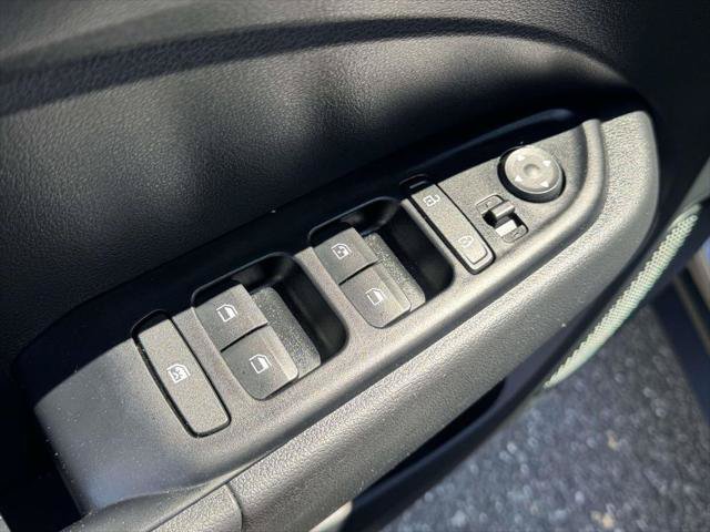Used 2024 Hyundai Venue SEL FWD image 16