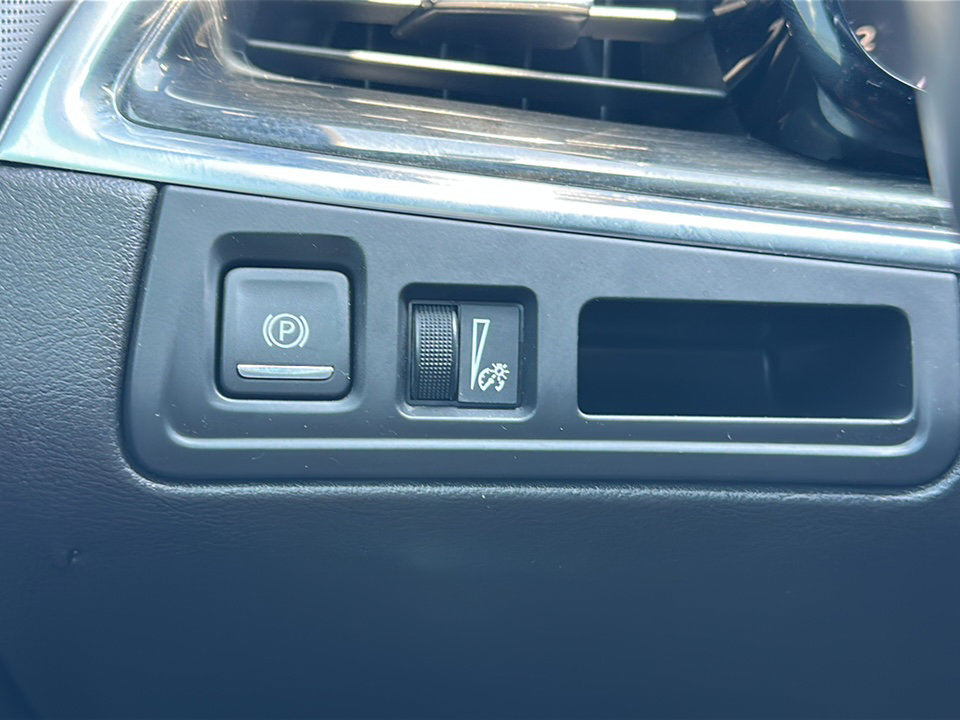 Used 2020 Cadillac XT5 Premium Luxury w/ LPO, Floor Liner Package image 37