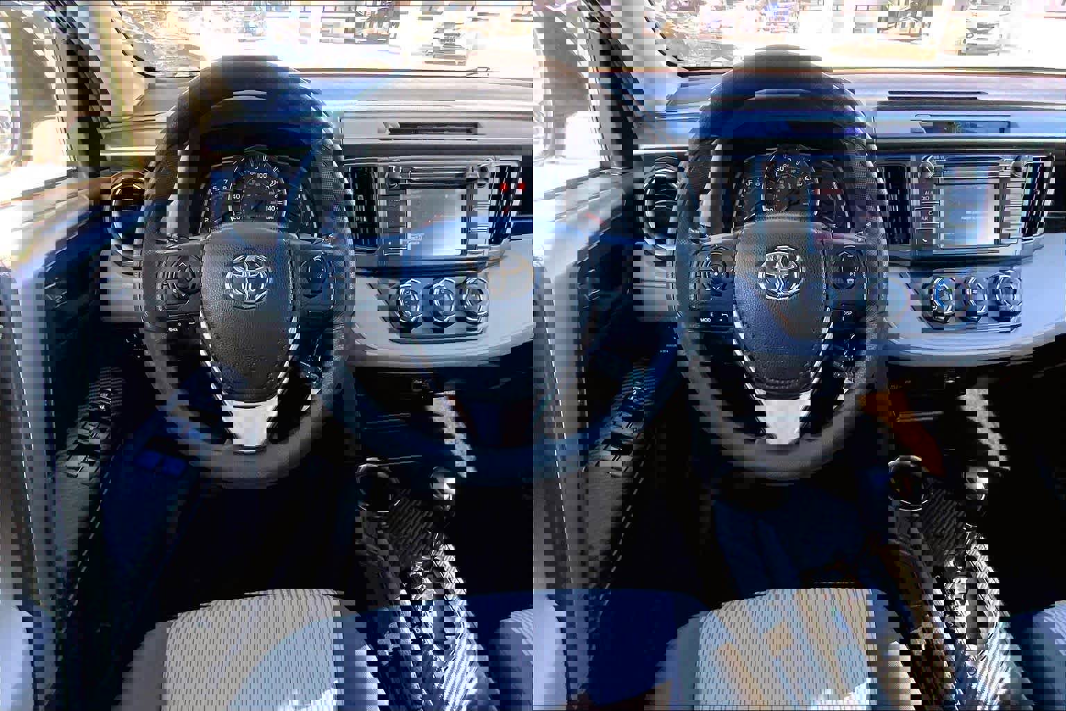 Used 2015 Toyota RAV4 LE image 4