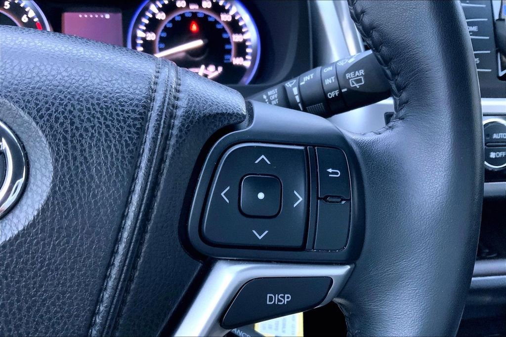 Used 2015 Toyota Highlander LE image 24