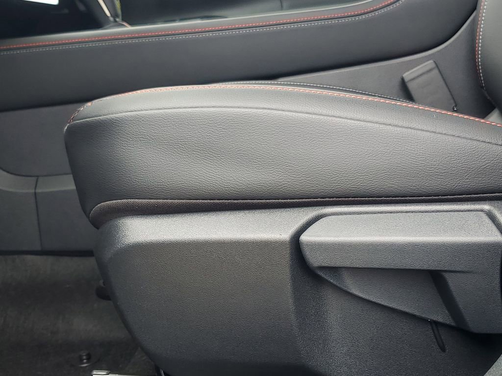 New 2025 Nissan Kicks SR image 13