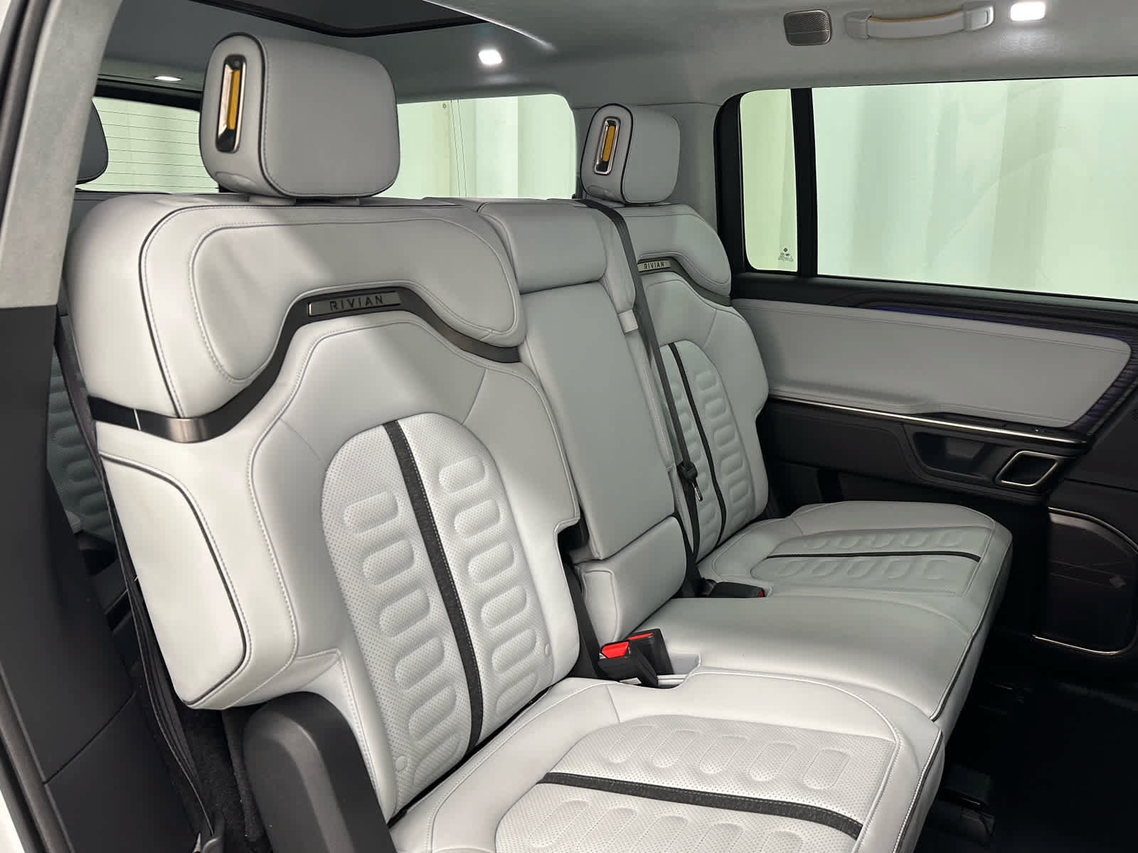Used 2023 Rivian R1S Adventure Dual AWD/4WD image 23