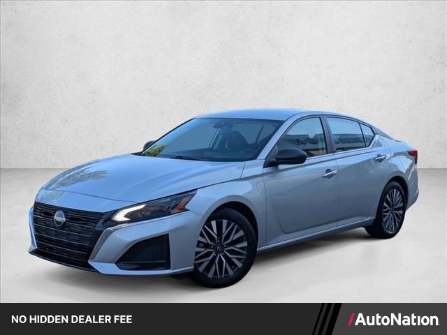 Used 2024 Nissan Altima 2.5 SV FWD image 1