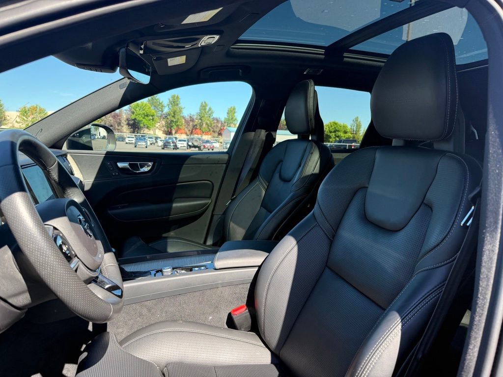 Used 2018 Volvo XC60 T5 Inscription w/ Luxury Seat Package AWD/4WD image 9