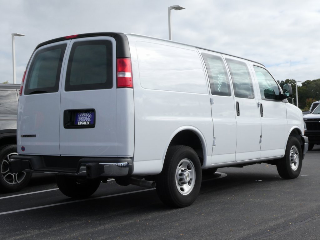 Used 2024 Chevrolet Express 2500 w/ Driver Convenience Package image 4