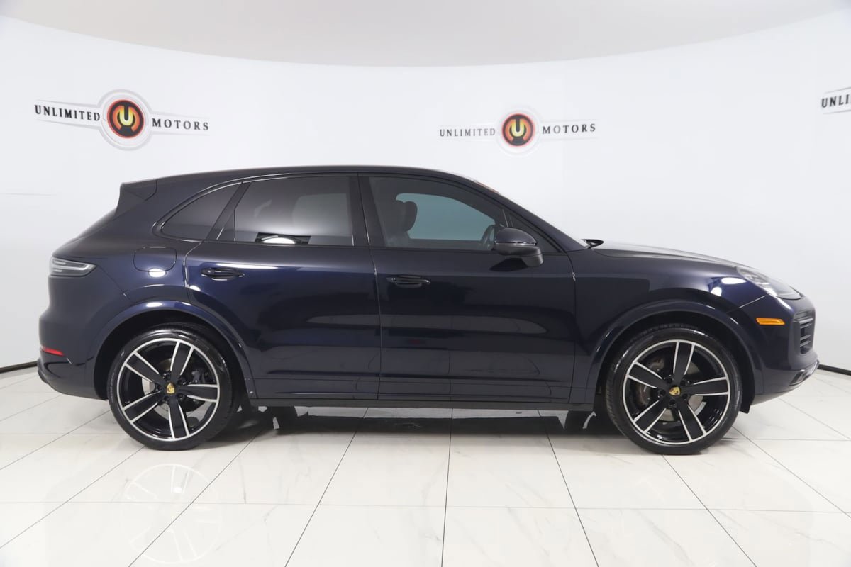 Used 2022 Porsche Cayenne Platinum Edition w/ Premium Package Plus AWD/4WD image 2