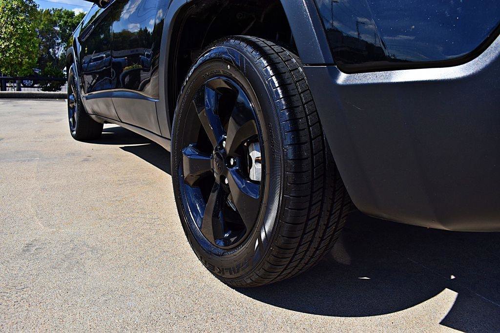 Used 2019 Jeep Cherokee Latitude Plus FWD image 44