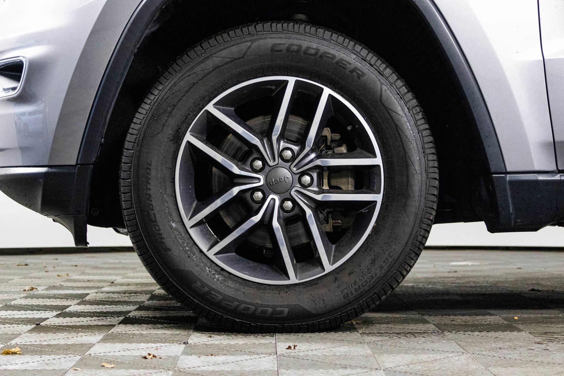 Used 2019 Jeep Grand Cherokee Limited image 44